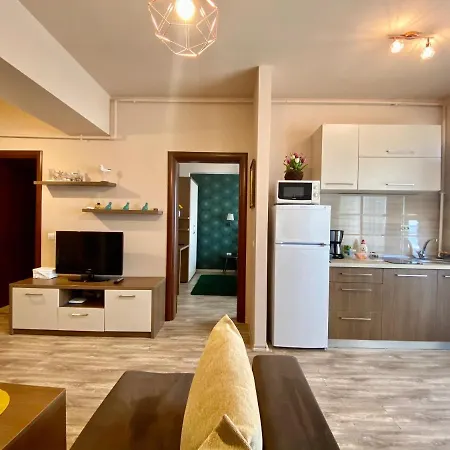 Valy Summerland מאמאיה