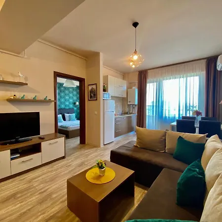 Valy Summerland * Mamaia