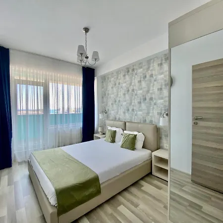 Valy Summerland * Mamaia